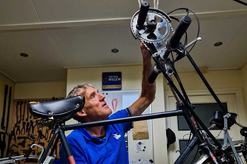 De fietsenmaker aan het werk in De Heurne